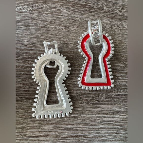 Gold and Red Keyhole Earrings N934 - Picture 3 of 4